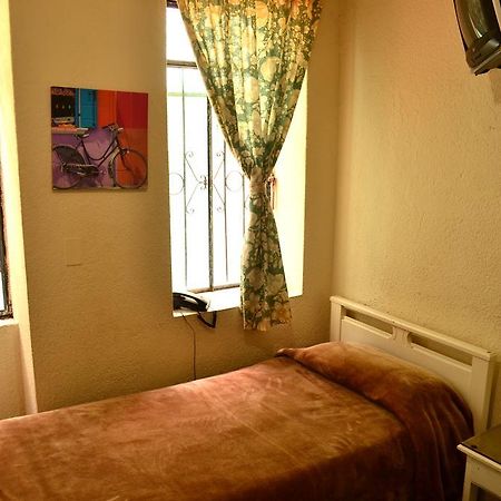 Hostal Loro Verde Quito Luaran gambar