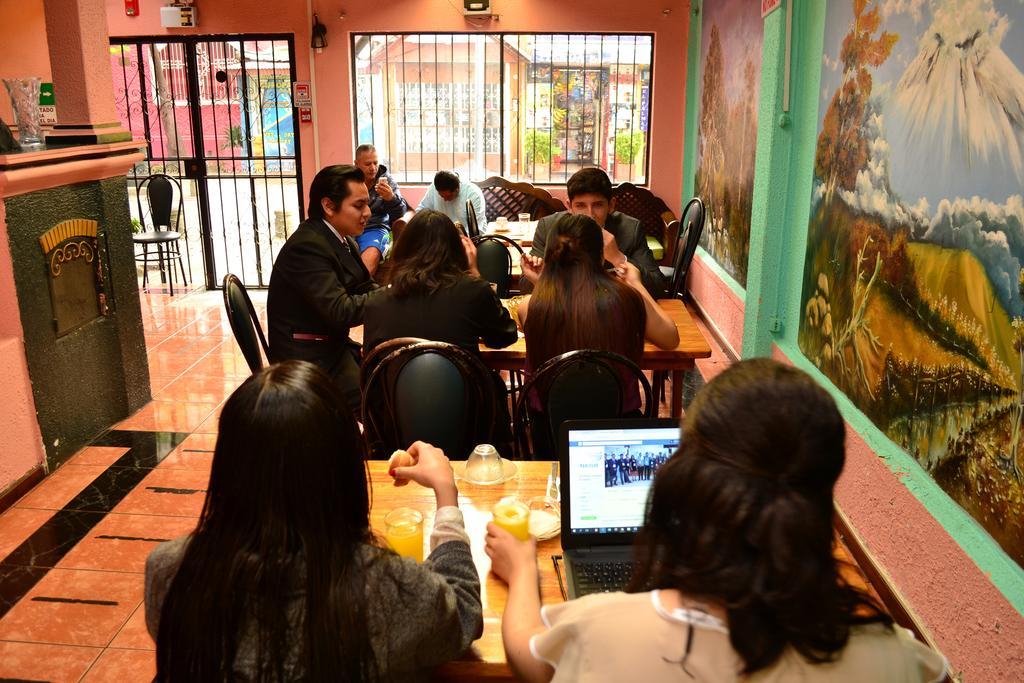 Hostal Loro Verde Quito Luaran gambar