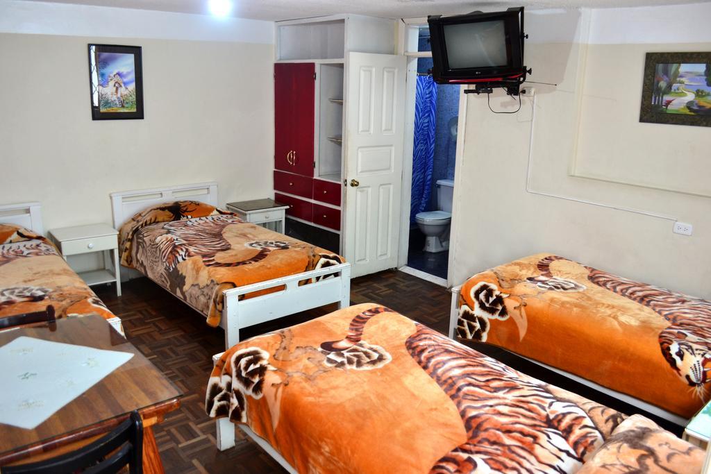 Hostal Loro Verde Quito Luaran gambar
